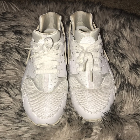 White Nike huaraches - Picture 2 of 3